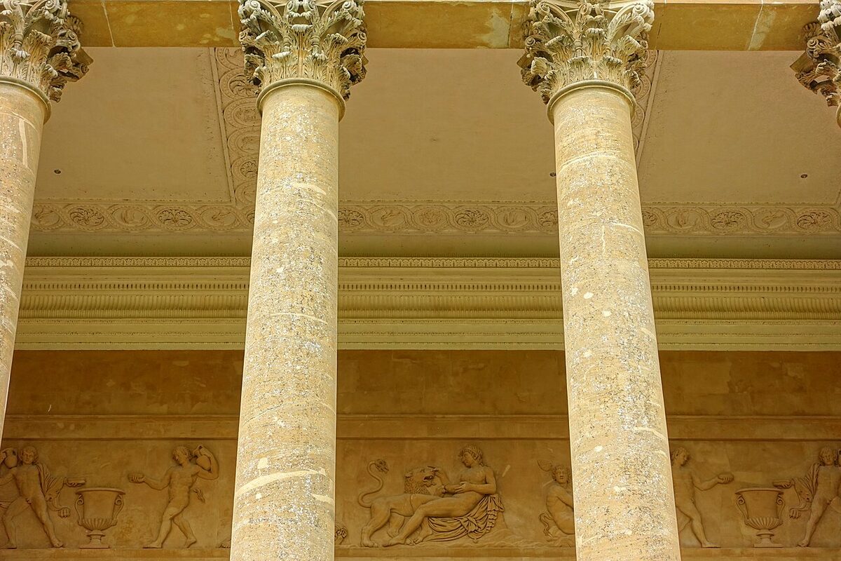 stowe house case aristocratic Aristocratic Decline Financial Mismanagement
